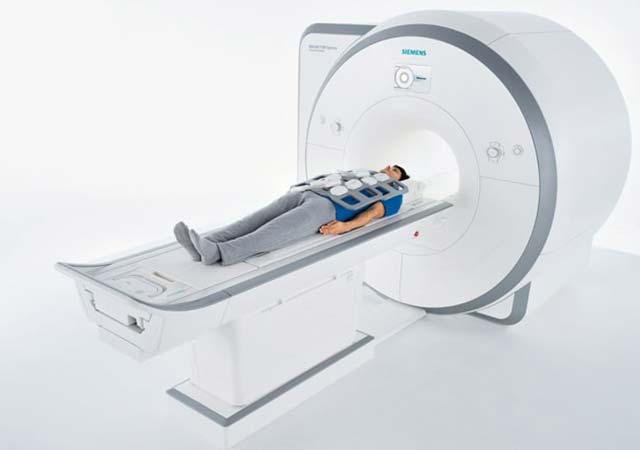 3ステラ超電導MRI